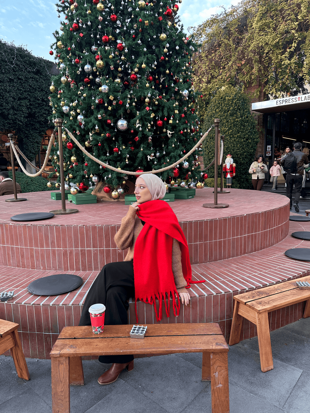 Yumuşakcık Kırmızı Püsküllü Atkı