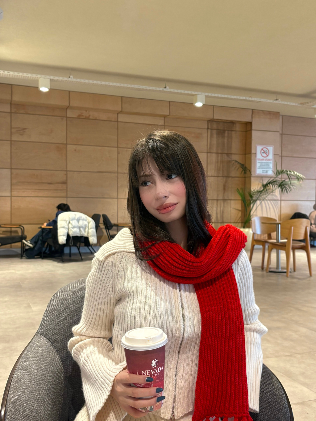 Mikasa Kırmızı El Örgüsü Atkı – Sade Model