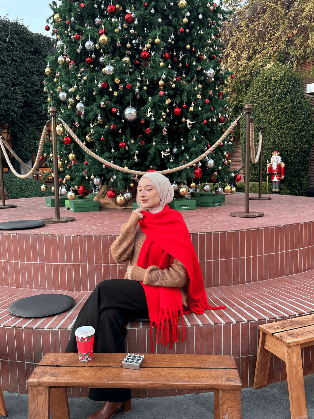 Yumuşakcık Kırmızı Püsküllü Atkı