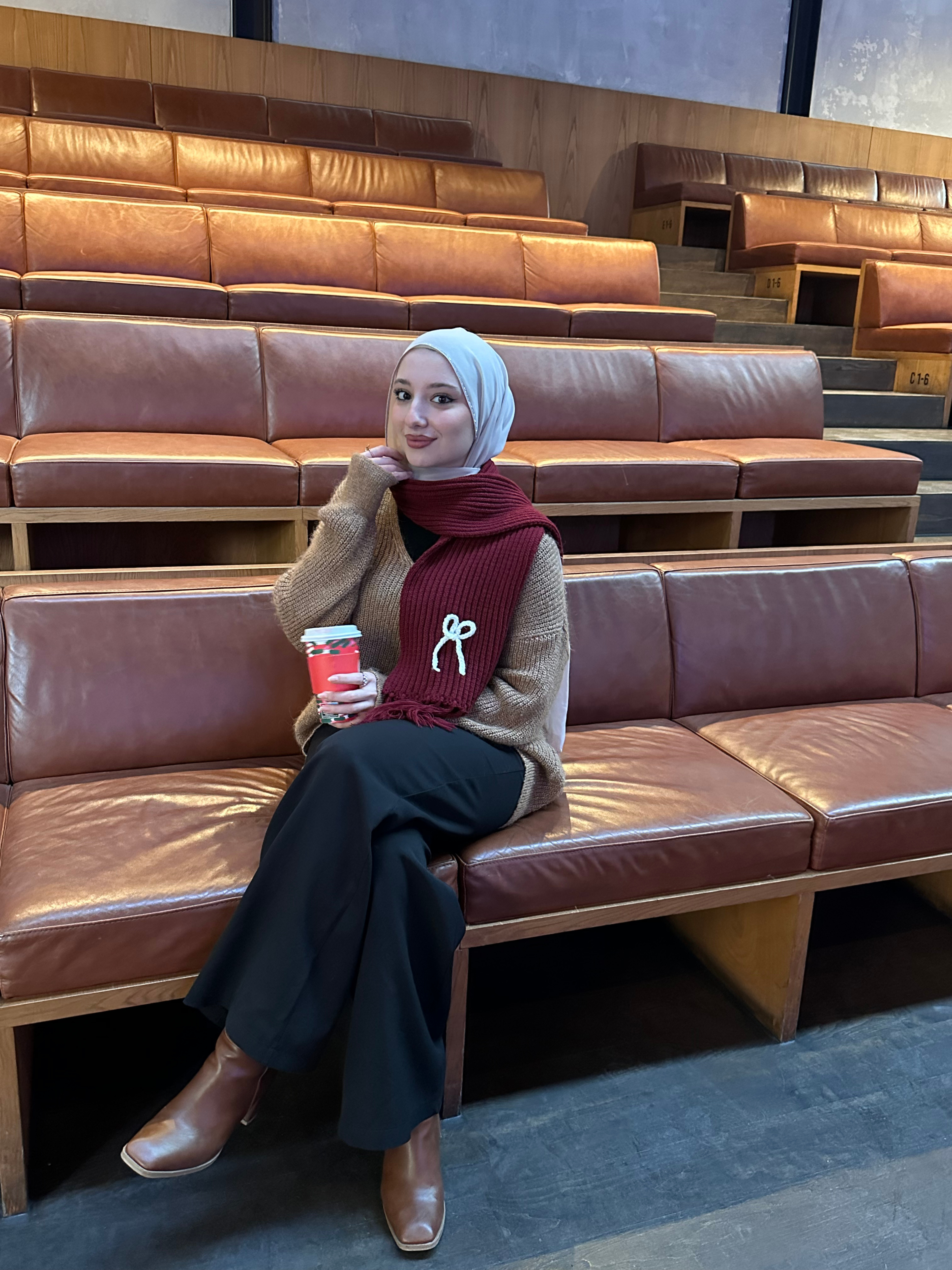 Mikasa Bordo El Örgüsü Atkı – Beyaz Düğümlü