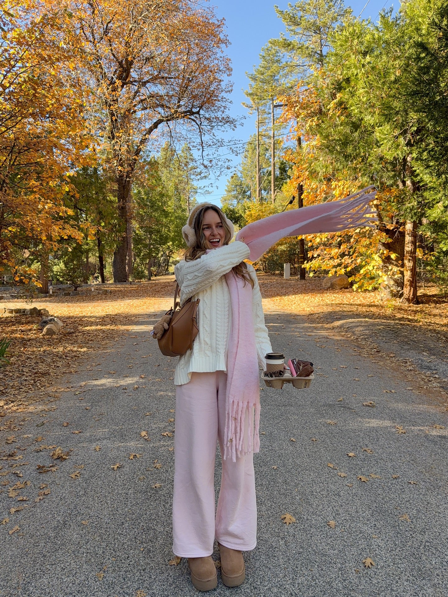 Yumuşakcık Pembe Püsküllü Atkı