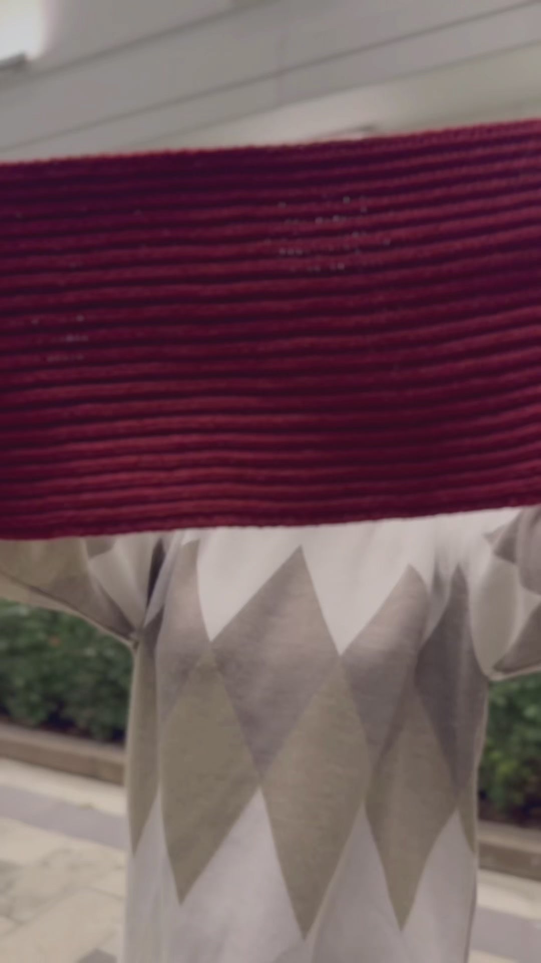 Mikasa Bordo El Örgüsü Atkı – Beyaz Düğümlü